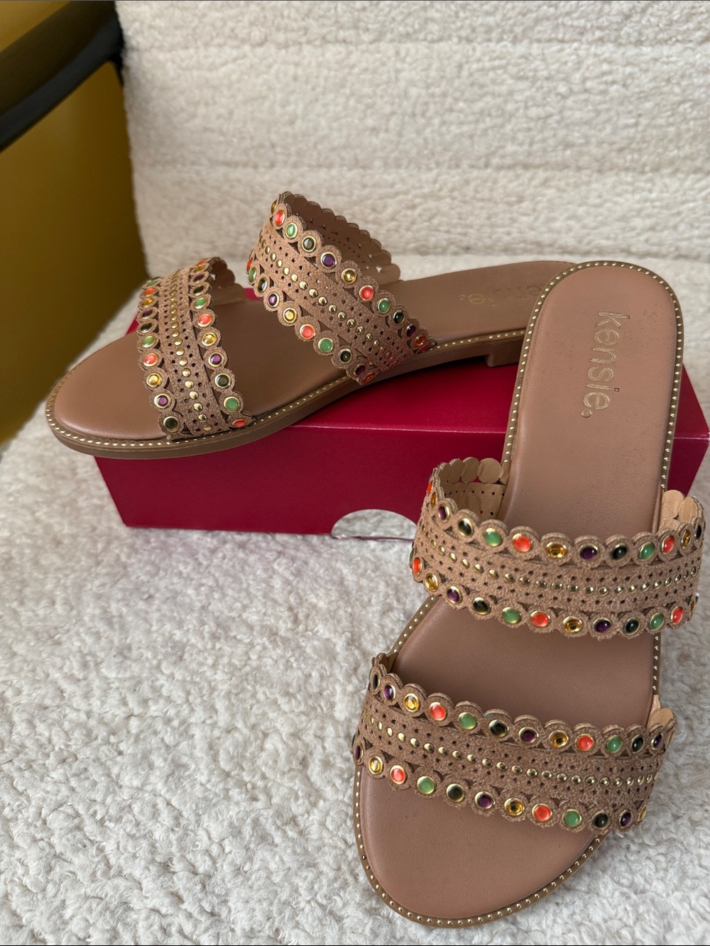 Kensie Tan Slide Sandals with Multicolor Gem Studs. Size 7.5